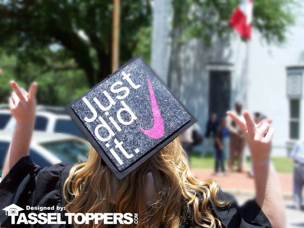 7 Graduation Cap Ideas That Give a Shout Out to your Loved Ones